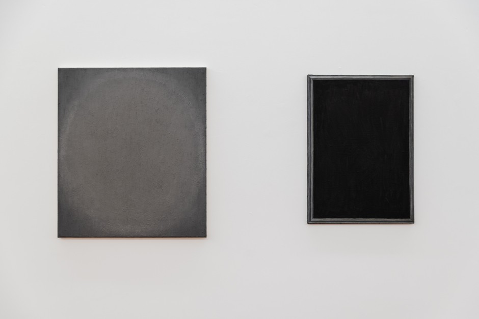 Exhibition view: Charlotte Vandenbroucke, oil and graphite powder on canvas (left) and Loïc Van Zeeb